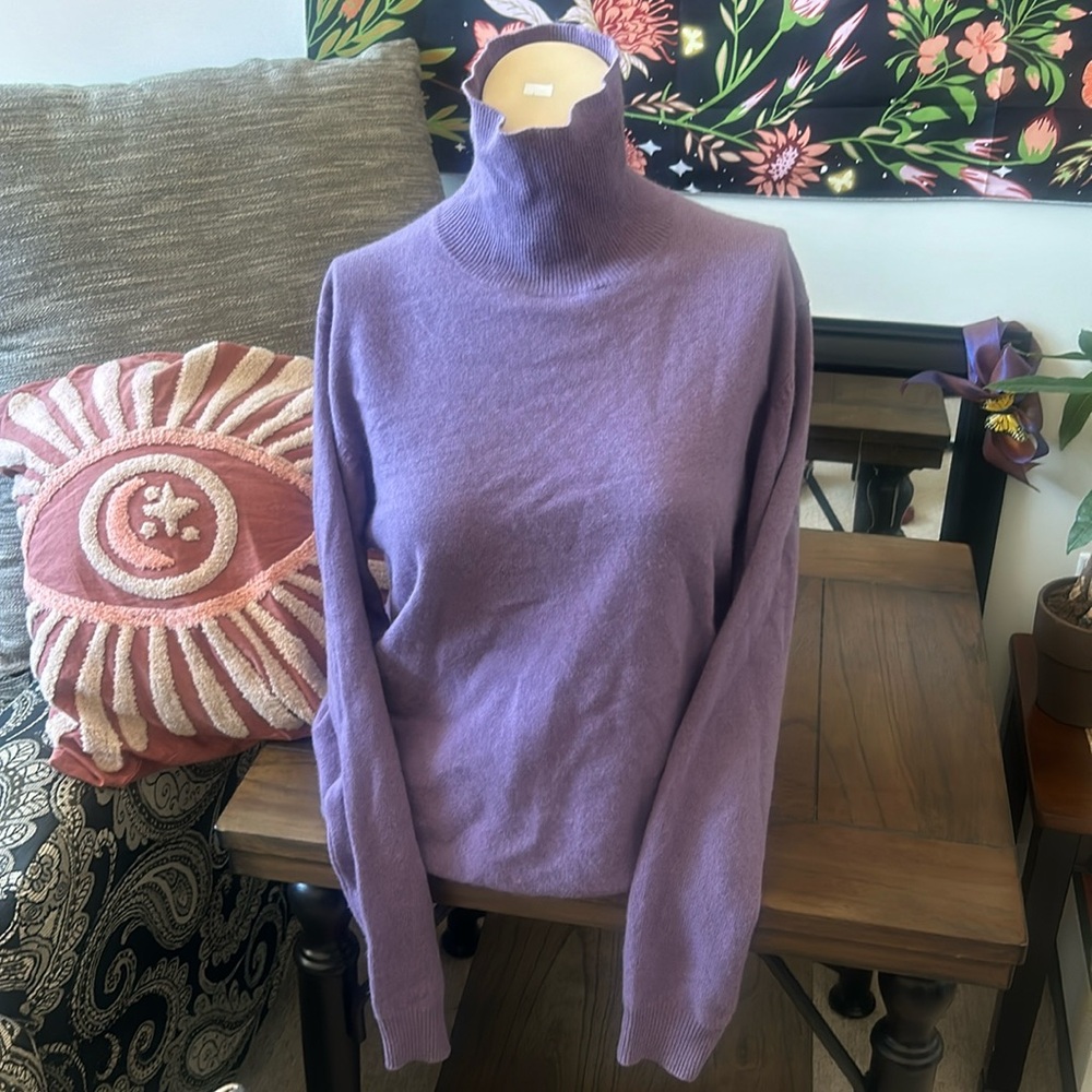 🪻💜🤍100% Cashmere Luxury Lavender Sweater Size M🤍💜🪻